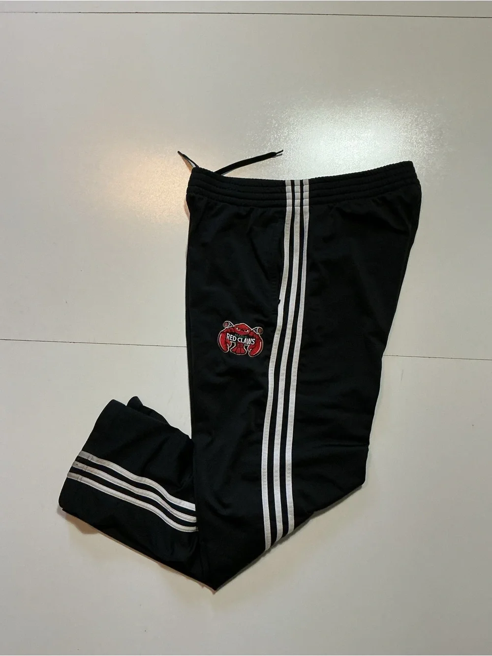 adidas maine red